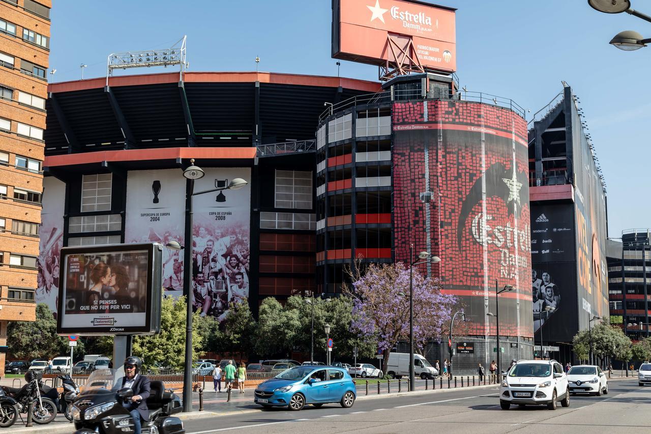 Travel Habitat Mestalla Valencia Luaran gambar